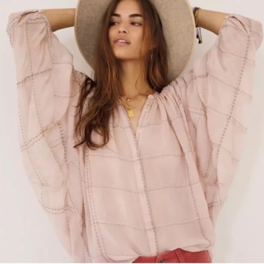 Anthropologie Sarabeth v neck Textured Button Down pink Blouse size medium